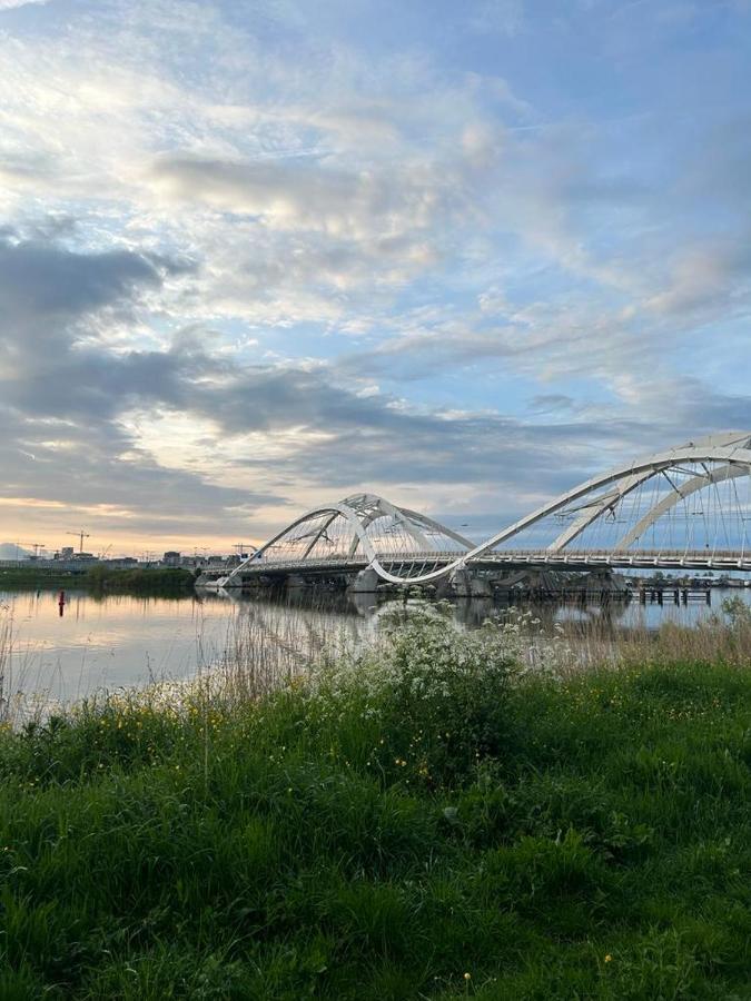 Euphrate Houseboat Hotel อัมสเตอร์ดัม ภายนอก รูปภาพ