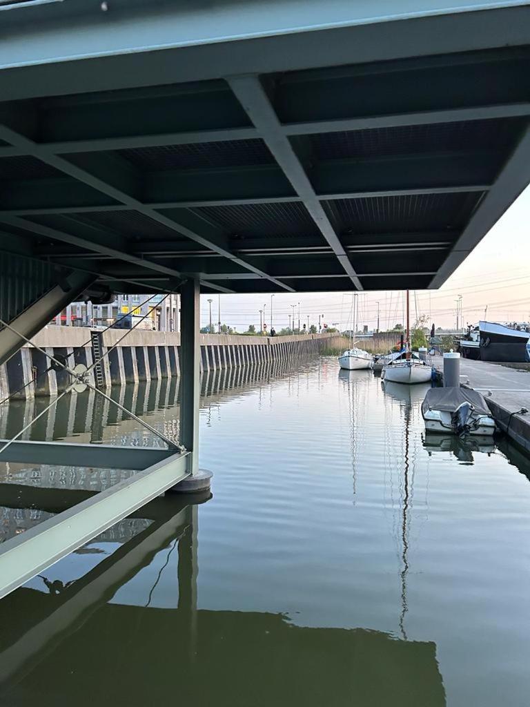 Euphrate Houseboat Hotel อัมสเตอร์ดัม ภายนอก รูปภาพ