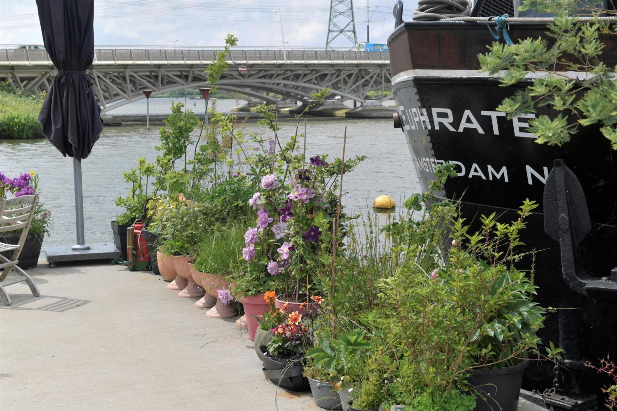 Euphrate Houseboat Hotel อัมสเตอร์ดัม ภายนอก รูปภาพ