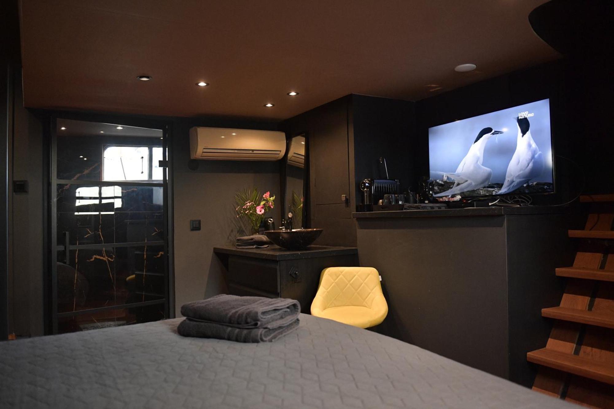 Euphrate Houseboat Hotel อัมสเตอร์ดัม ภายนอก รูปภาพ
