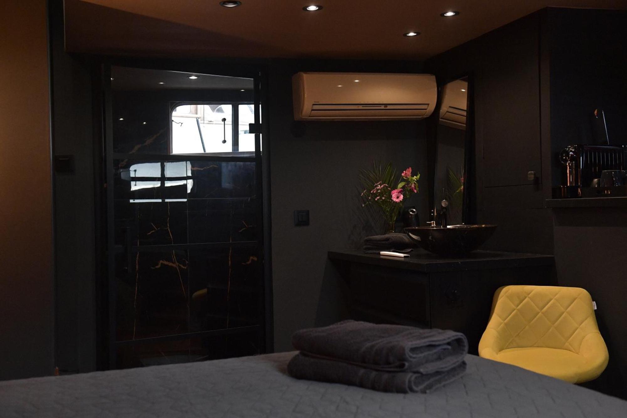 Euphrate Houseboat Hotel อัมสเตอร์ดัม ภายนอก รูปภาพ